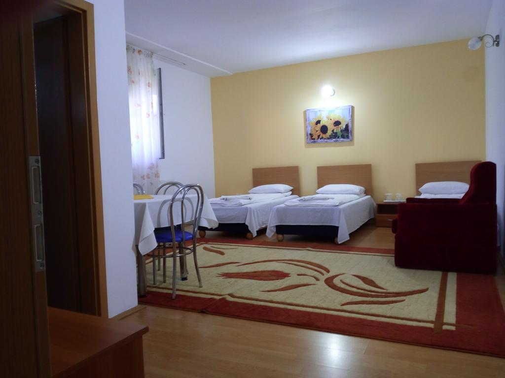 Pensiunea Vladut Timişoara Extérieur photo